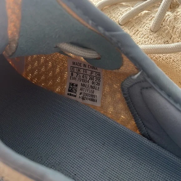 Yeezy Boost 350 V2 - Picture 6 of 7